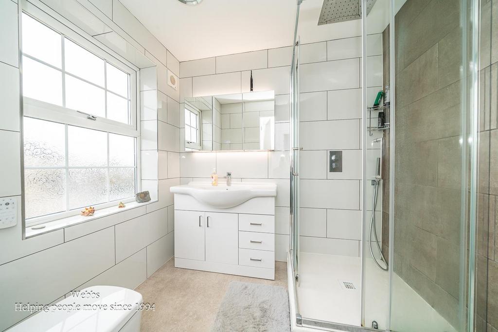 Refitted shower roomn