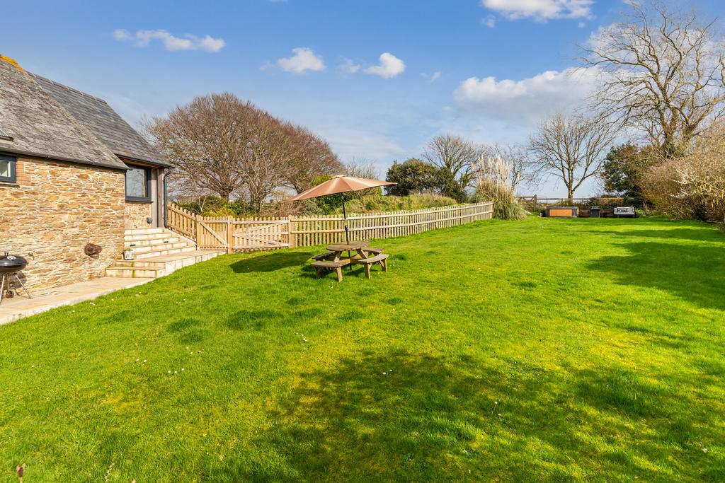 A08 - 5 Keaton Barns Holbeton - 260303
