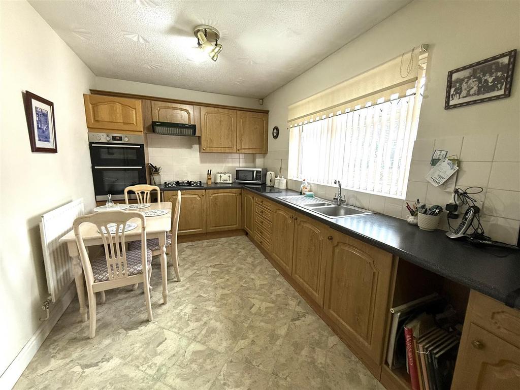 2 mers kitchen.jpeg