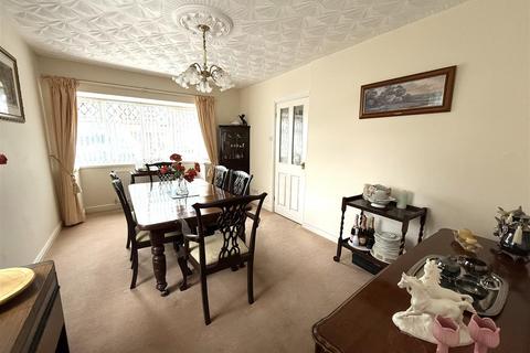 3 bedroom detached bungalow for sale, Mersey Close, Rugeley