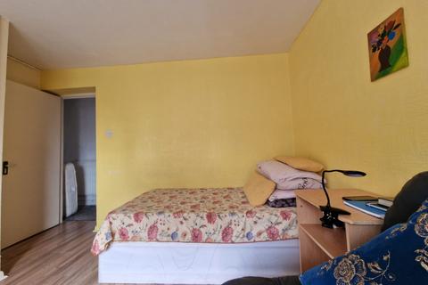 1 bedroom in a house share to rent, Green Lane, Hounslow TW4