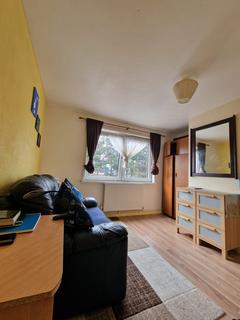 1 bedroom in a house share to rent, Green Lane, Hounslow TW4