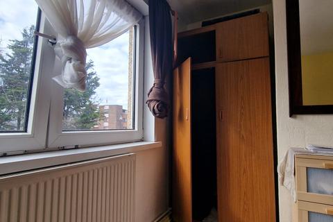 1 bedroom in a house share to rent, Green Lane, Hounslow TW4