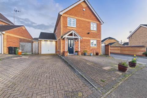 4 bedroom detached house for sale - Roxwell Crescent, Wickford, Essex, SS12
