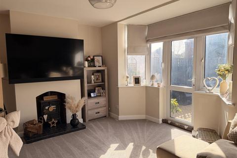 3 bedroom end of terrace house for sale, Central Avenue, Wigston, Leicestershire.