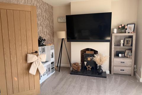 3 bedroom end of terrace house for sale, Central Avenue, Wigston, Leicestershire.