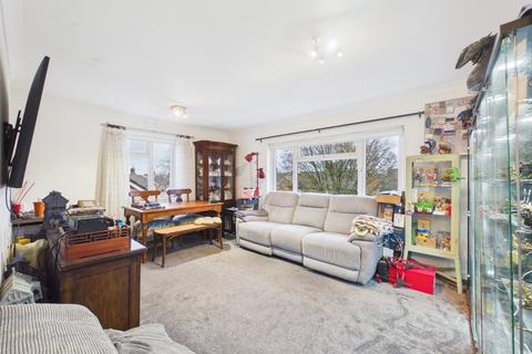 3 bedroom apartment for sale, Convent Road, Ashford, Surrey, TW15