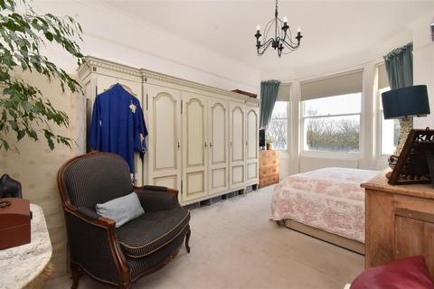 2 bedroom flat for sale, Holmesdale Gardens, Hastings