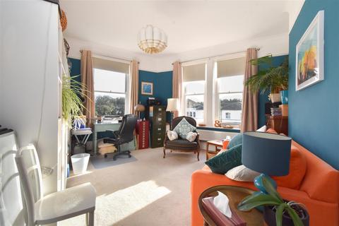 2 bedroom flat for sale, Holmesdale Gardens, Hastings