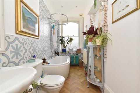 2 bedroom flat for sale, Holmesdale Gardens, Hastings
