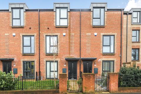 3 bedroom semi-detached house for sale, Oldham Road, Manchester, Greater Manchester