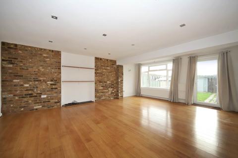 3 bedroom terraced house for sale, Buckingham Road, Tring