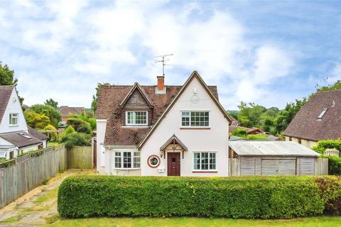 2 bedroom detached house for sale, Hawthorne Road, Reading RG4