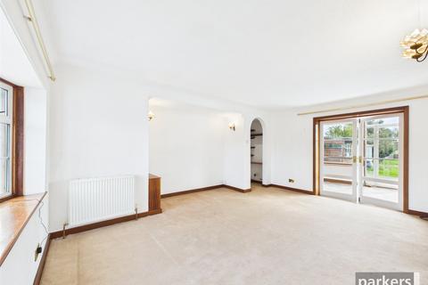 2 bedroom detached house for sale, Hawthorne Road, Reading RG4