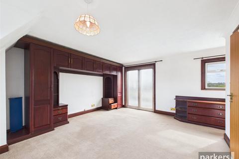 2 bedroom detached house for sale, Hawthorne Road, Reading RG4