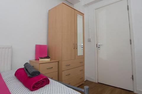 Studio to rent, Surrey Quays Landale House, 101 Lower Road, London