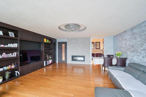2 bedroom apartment for sale, Western Beach Apartments, London, E16