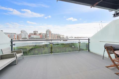 2 bedroom apartment for sale, Western Beach Apartments, London, E16