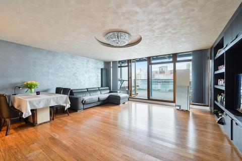 2 bedroom apartment for sale, Western Beach Apartments, London, E16