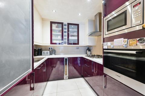 2 bedroom apartment for sale, Western Beach Apartments, London, E16