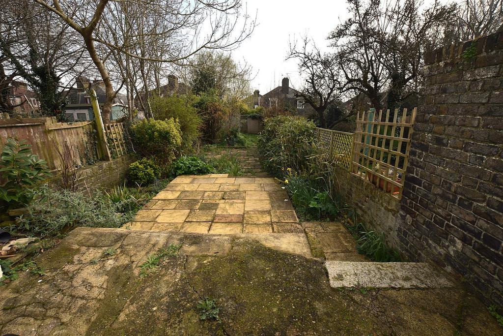 Garden flat a.JPG