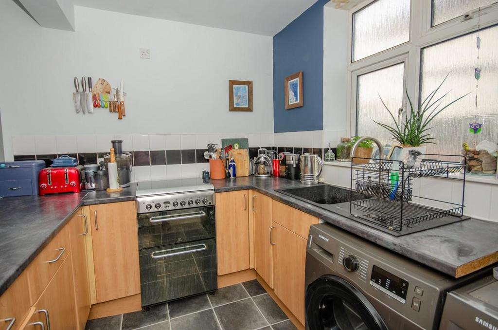 Kitchen pic 2.jpg
