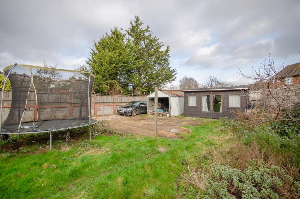 Rear garden pic 2.jpg