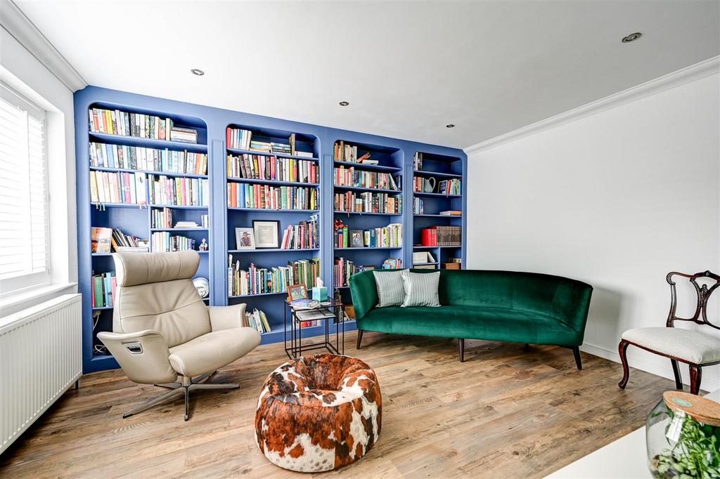 Lounge 1.jpg