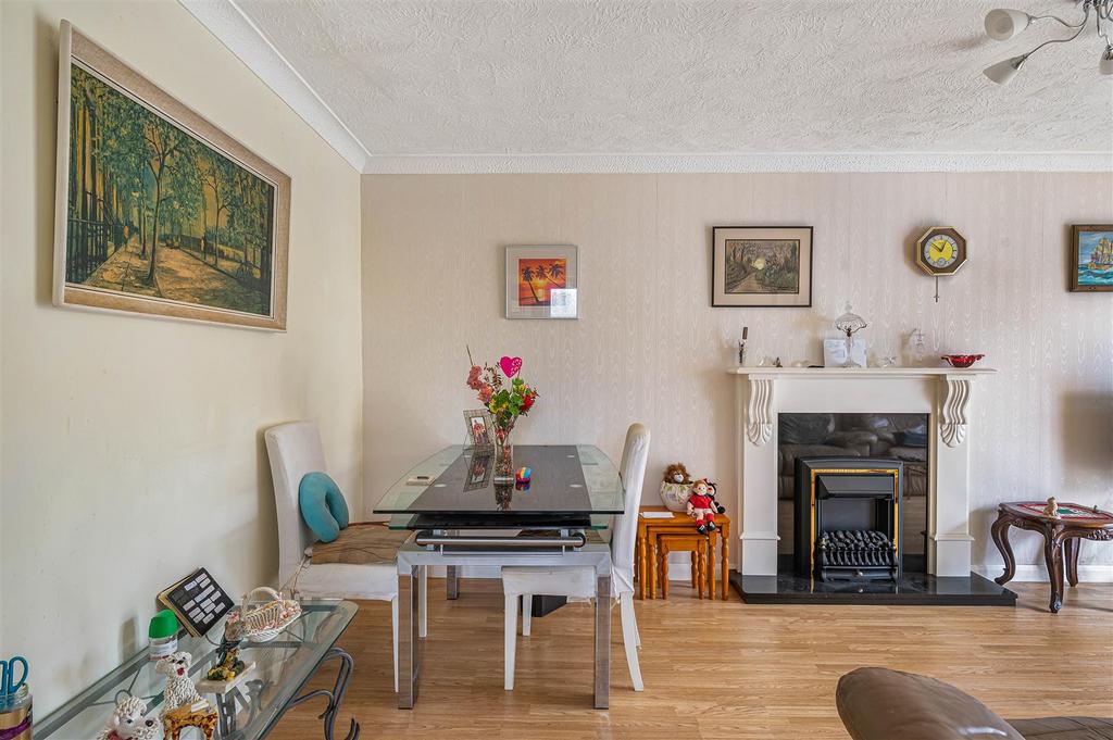 Lounge / Dining Room