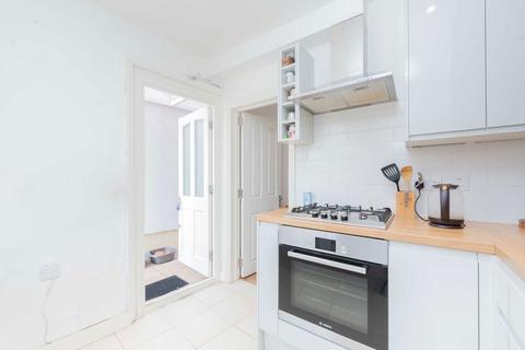 2 bedroom flat for sale, Beaumont Road, London W4