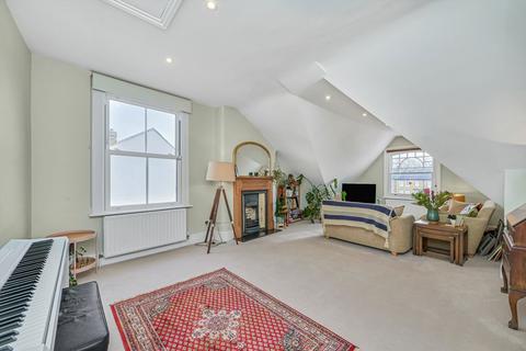 2 bedroom flat for sale, Elmbourne Road, London SW17