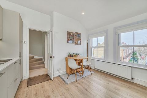 2 bedroom flat for sale, Elmbourne Road, London SW17