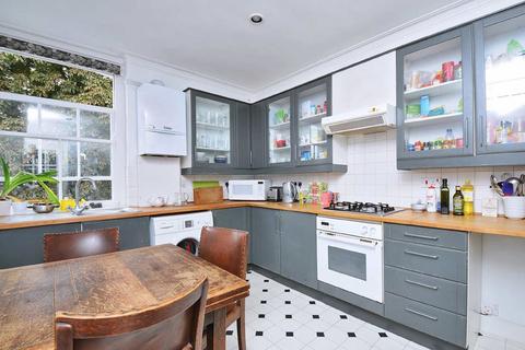 3 bedroom flat to rent, Bushnell Road, London SW17