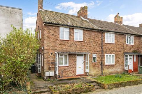 2 bedroom flat for sale, Lakeview Road, London SE27