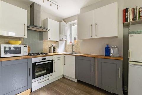 2 bedroom flat for sale, Lakeview Road, London SE27