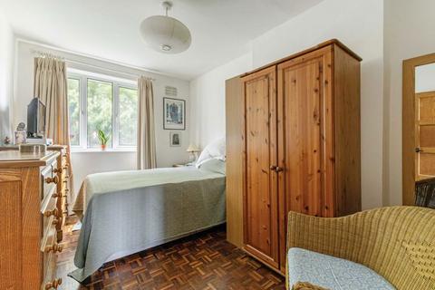 2 bedroom flat for sale, Lakeview Road, London SE27