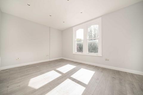 4 bedroom flat to rent, St. Margarets, Kingston Upon Thames KT2