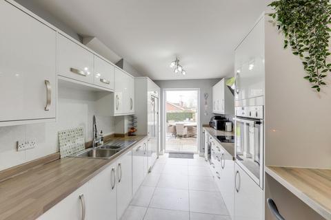 4 bedroom semi-detached house for sale, Park Avenue, Nottingham NG15