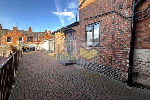 2 bedroom flat to rent, Fleetwood Road, Leicester LE2