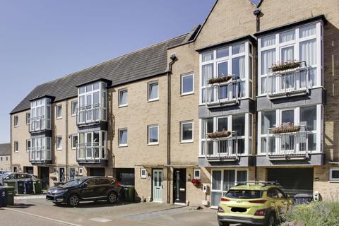 4 bedroom property to rent - Holly Blue Close, St. Neots PE19