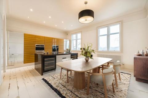 3 bedroom flat for sale, Copse Hill, London SW20