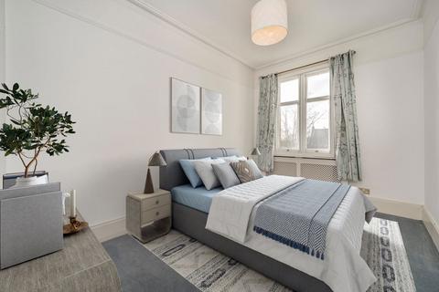 3 bedroom flat for sale, Copse Hill, London SW20