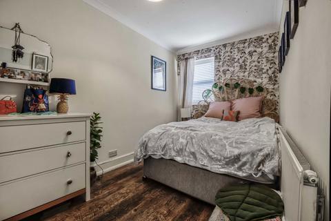 2 bedroom maisonette for sale, Summerlands Avenue, London W3