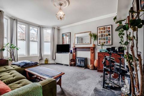 2 bedroom maisonette for sale, Summerlands Avenue, London W3