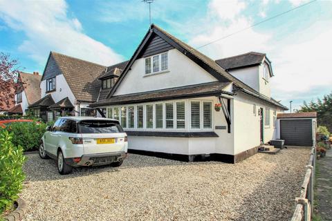 6 bedroom detached bungalow to rent, Crosby Road, Westcliff-On-Sea