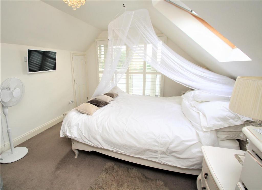 Bedroom (4).JPG
