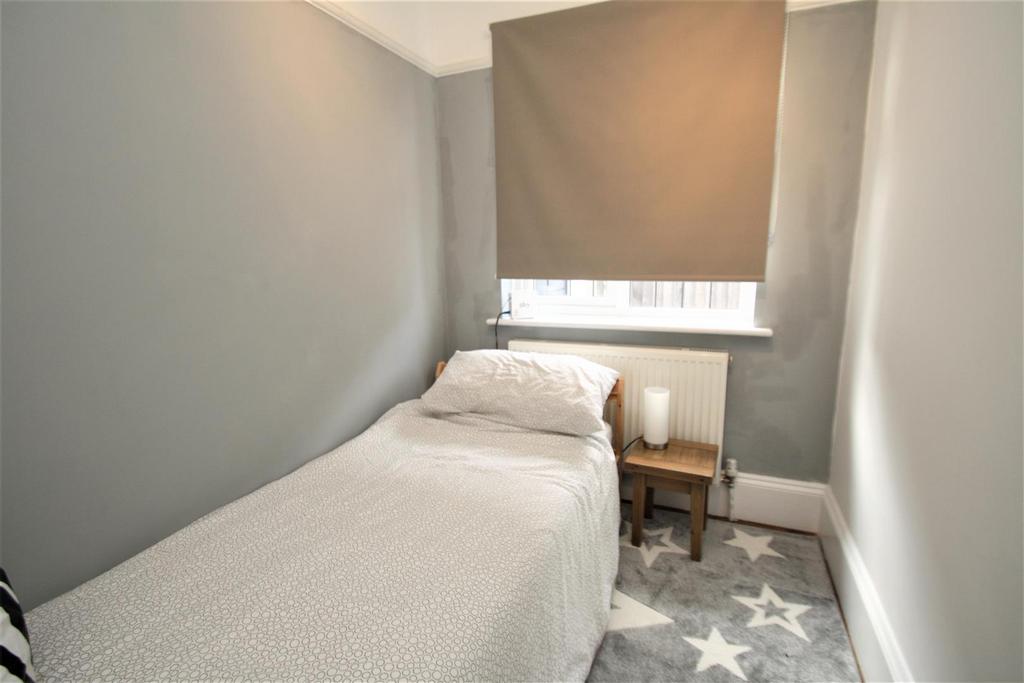 Bedroom (3).JPG