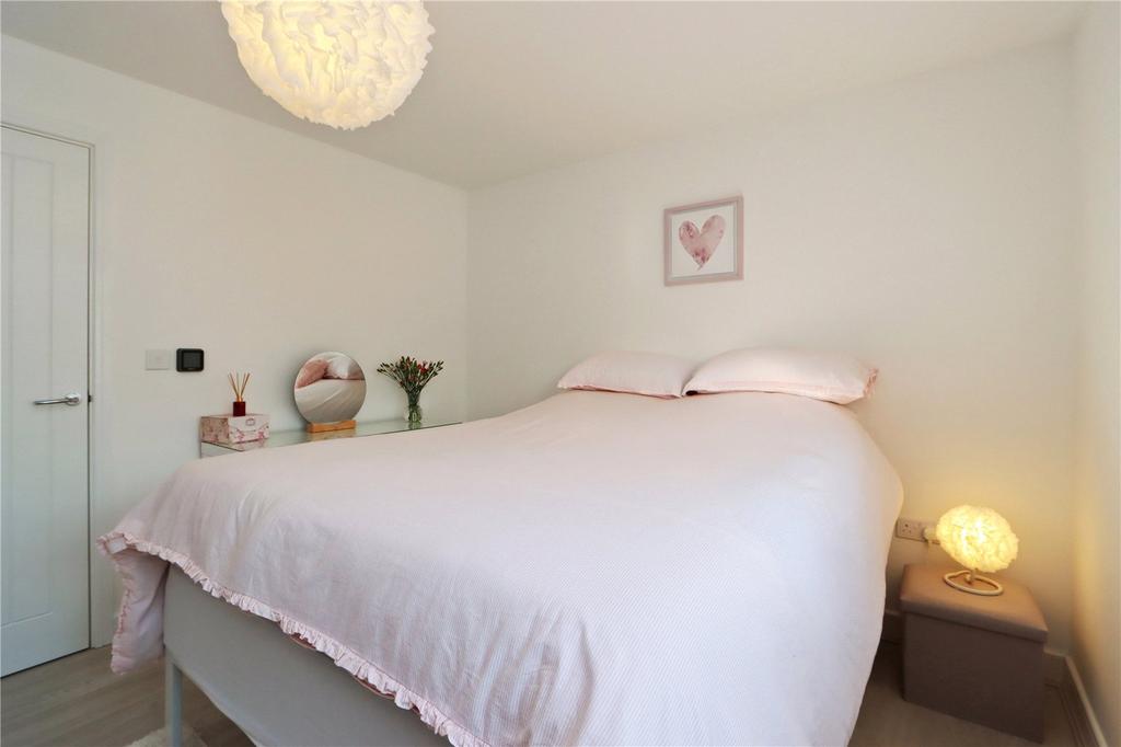 Bedroom 1 Pic 2