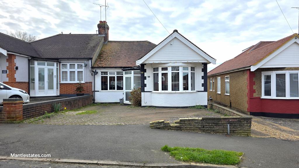 3 bed semi-detached bungalow to rent Sherwood Ave