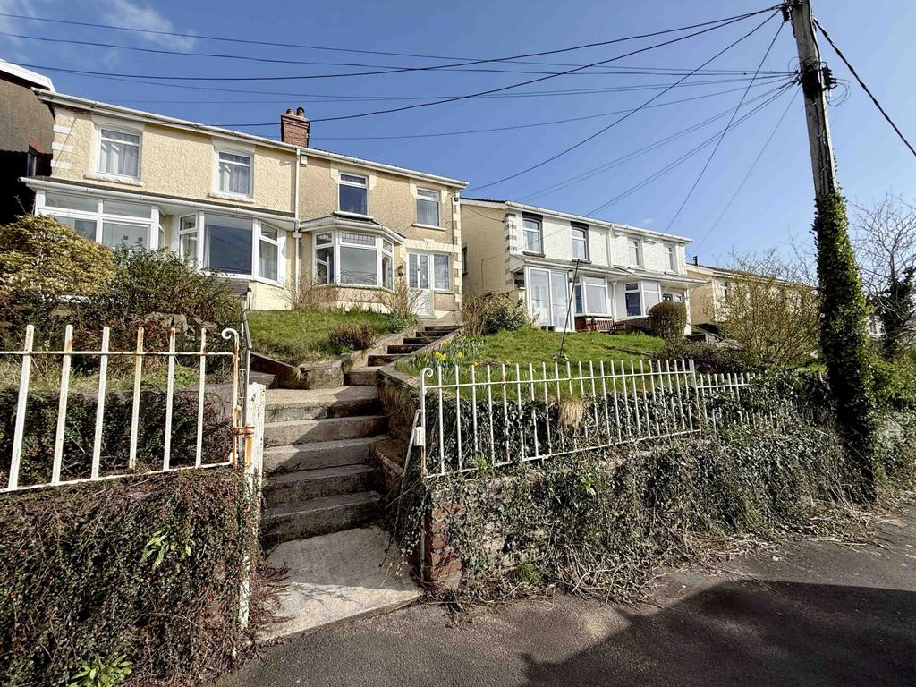 2 Bedroom Semi Detached for Sale on Highland Terr